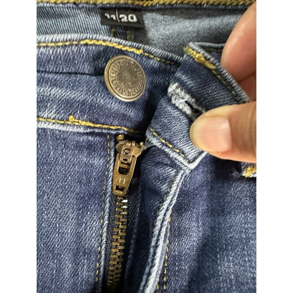 Judy Blue Relaxed Fit Jeans Women 11/30 Distressed Blue Denim Mid Rise Preppy